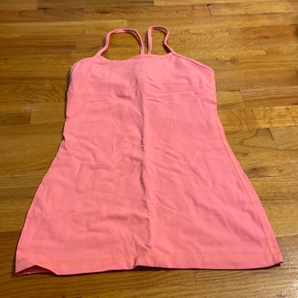 WOMEN’S lululemon tank top. Salmon pink. Size 4 - Picture 1 of 3